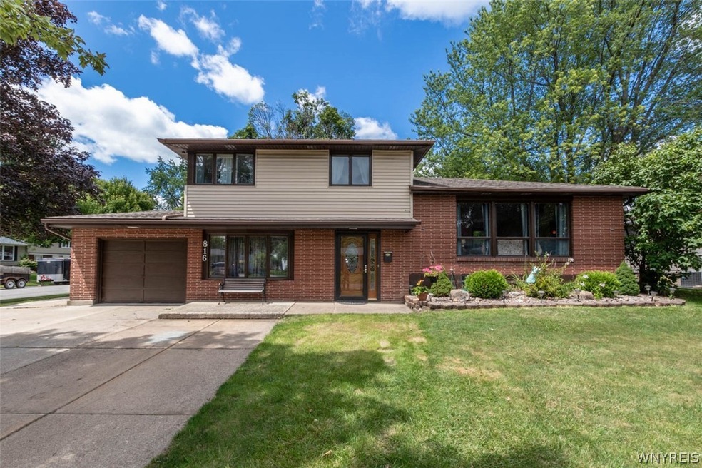 816 Sun Valley Dr, North Tonawanda, NY 14120 - photo 1