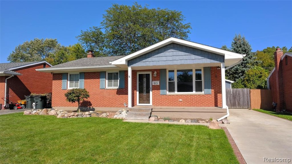 813 Lochhead Ave, Flint, MI 48507 - photo 1