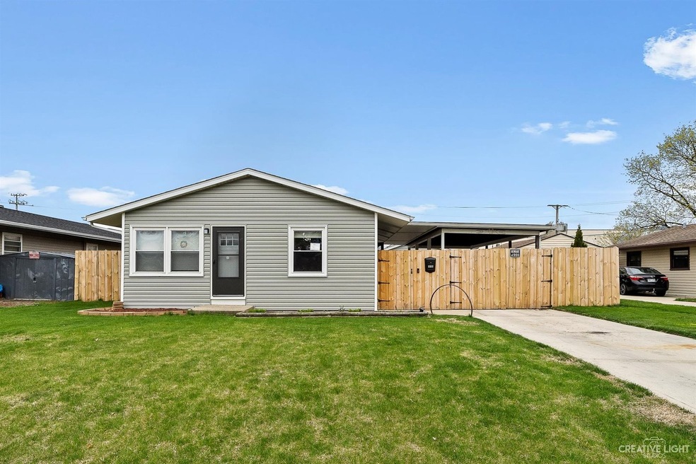 910 Berkley St, Carpentersville, IL 60110 - photo 1