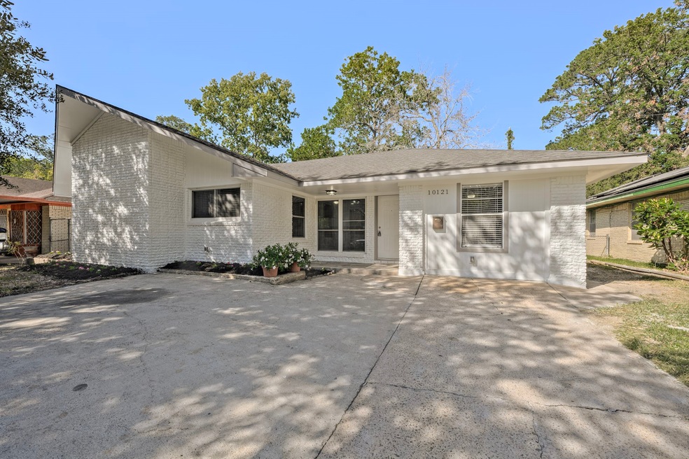 10121 Bretton Dr, Houston, TX 77016 - photo 1