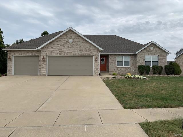 15 Fieldcrest Dr, Maryville, IL 62062 - photo 1