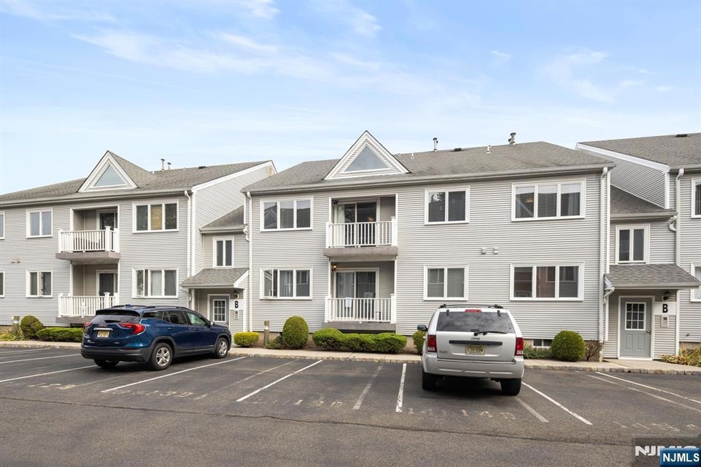 108 Passaic Ave unit B-17, Nutley, NJ 07110 - photo 1