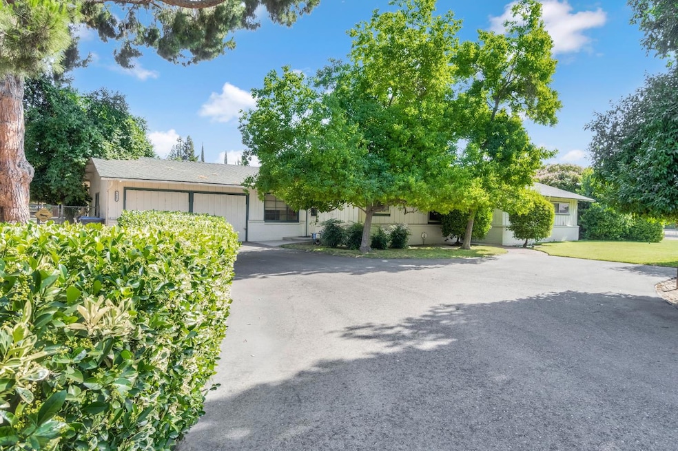 5495 E Atchison St, Fresno, CA 93727 - photo 1