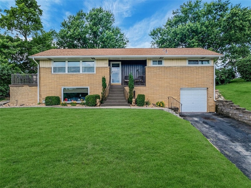 2012 Country Club Drive, Elizabeth Township, PA 15