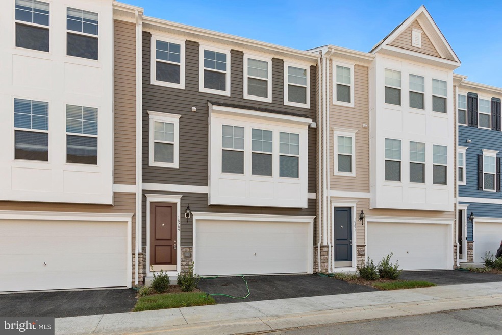 18289 Summit Pointe Dr, Triangle, VA 22172 - photo 1