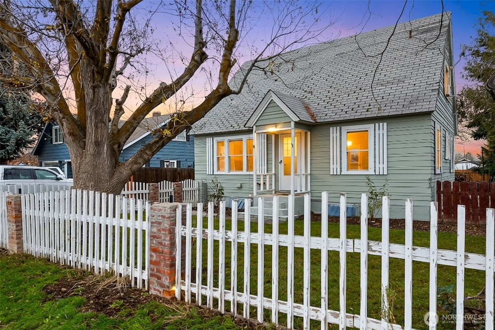 1013 Amherst Ave, Wenatchee, WA 98801 - photo 1