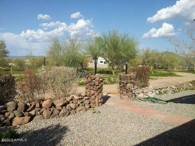 313 W Saddle Mountain Views