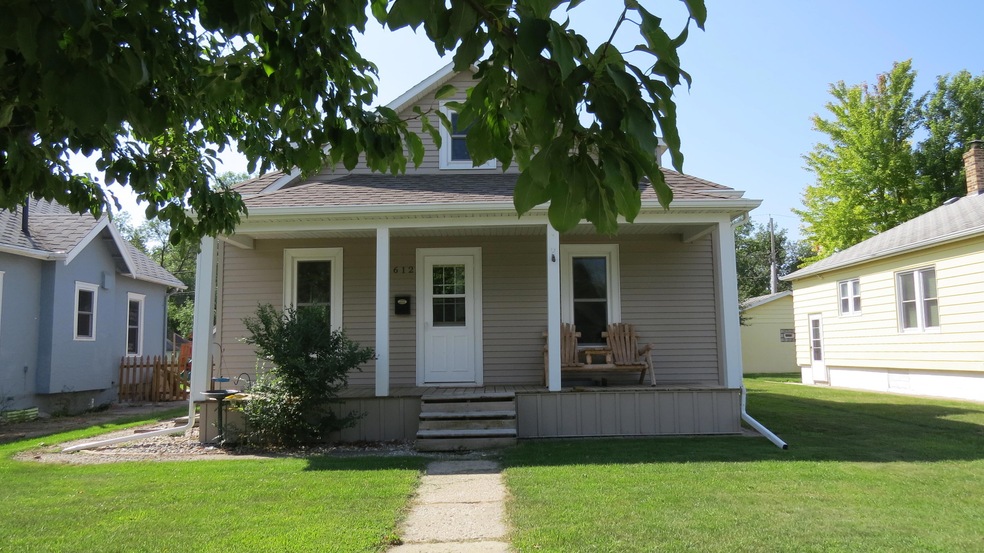 612 3rd St SE, Jamestown, ND 58401 - photo 1