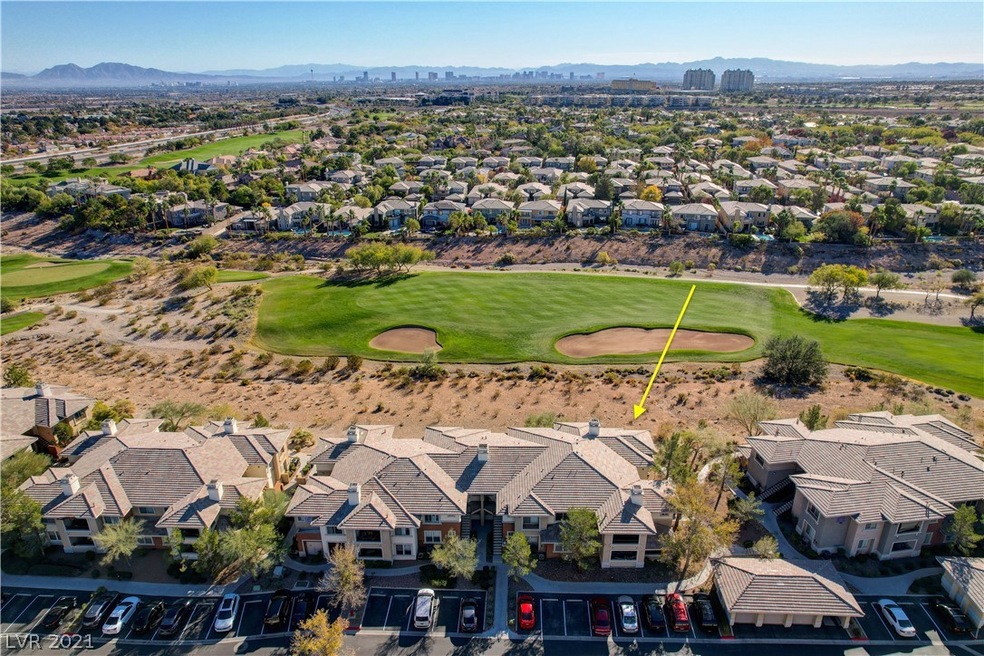 Amazing condo right on the golf course!