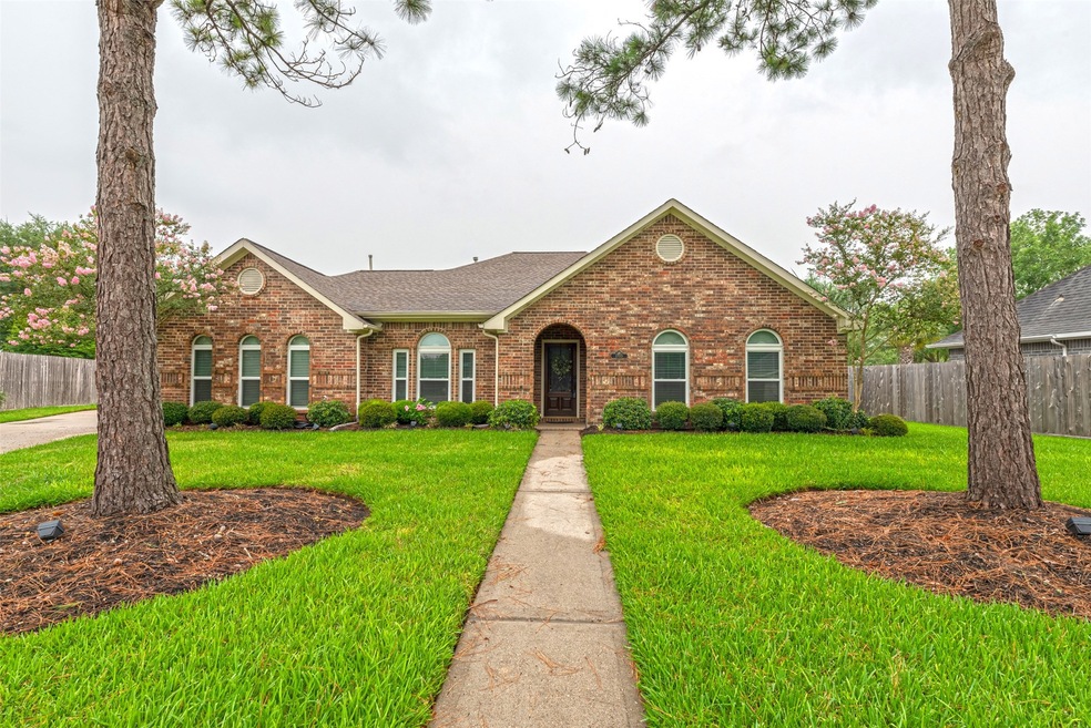 1703 Destin Ln, Friendswood, TX 77546 - photo 1