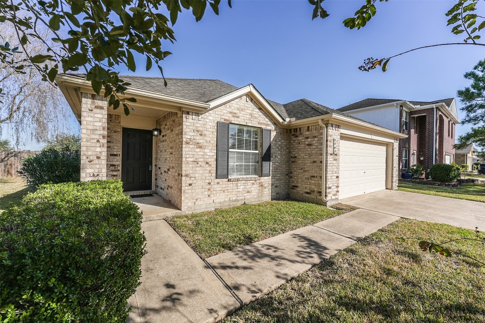 5503 Mckinley Ct, Pearland, TX 77584 - photo 1