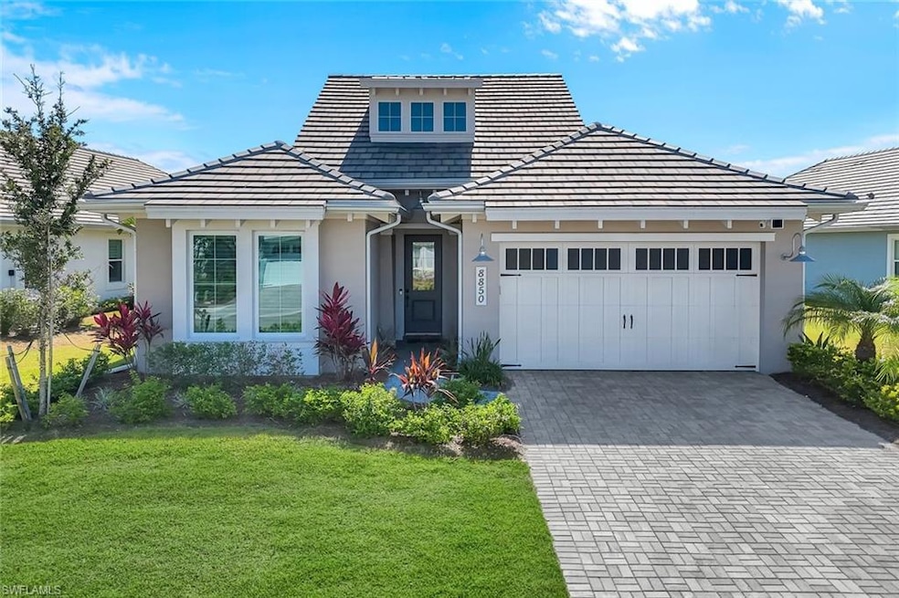 View of front of home featuring a front lawn, stuc