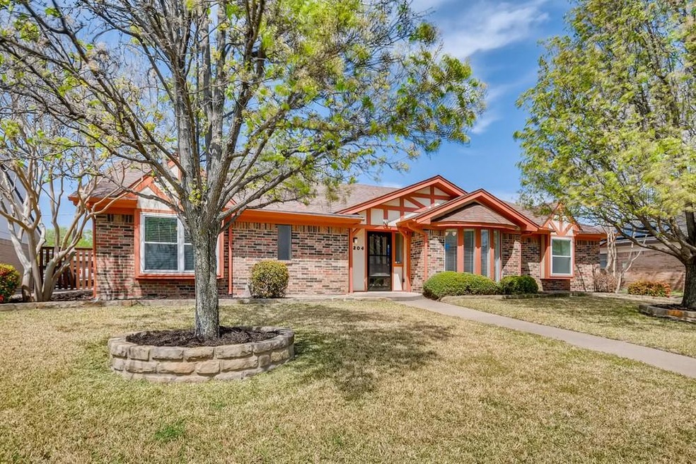 204 W Louella Dr, Hurst, TX 76054 - photo 1
