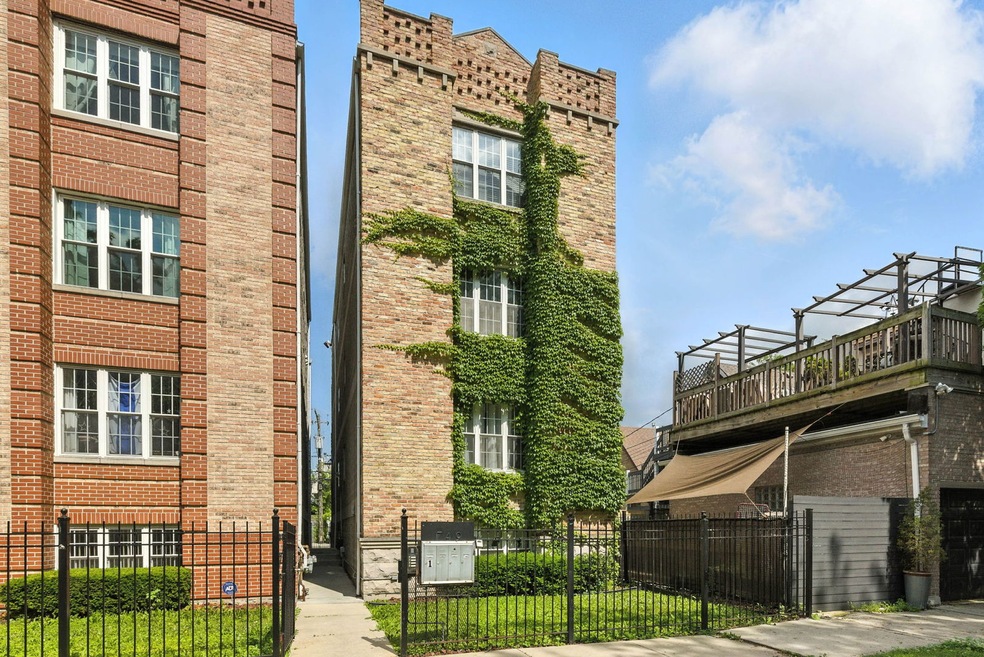 749 S Claremont Ave unit 4, Chicago, IL 60612 - photo 1