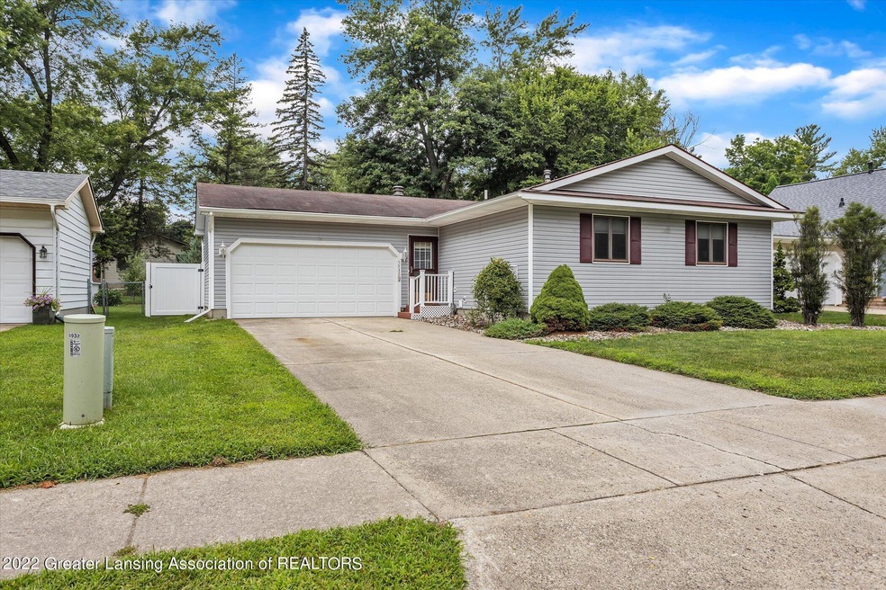 5932 Ellendale Dr, Lansing, MI 48911 - photo 1