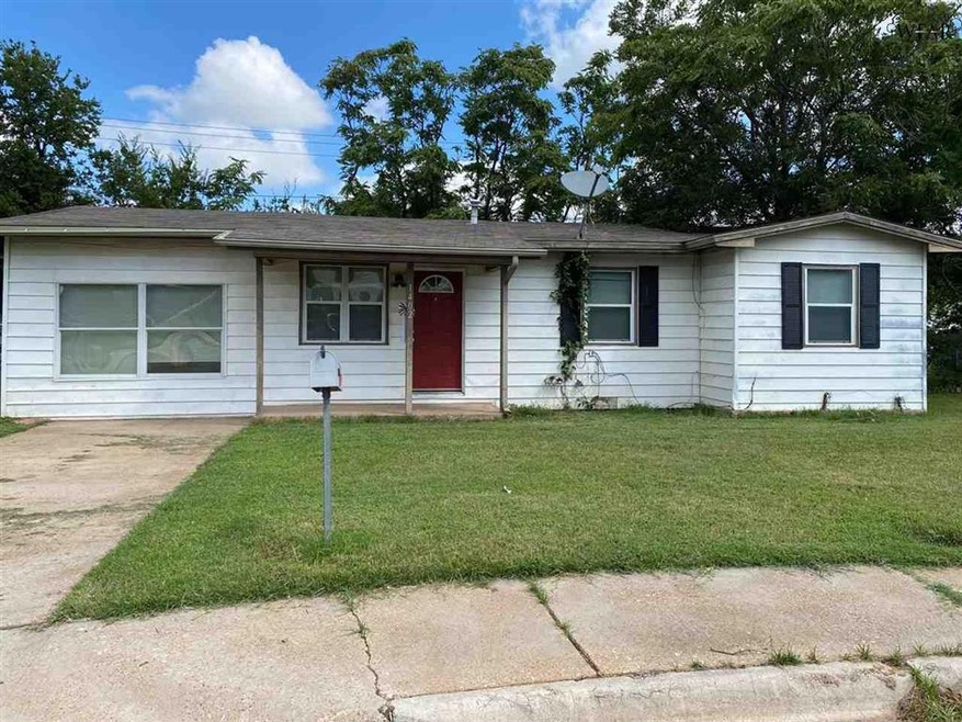 1402 Pratt Ct, Wichita Falls, TX 76302 - photo 1