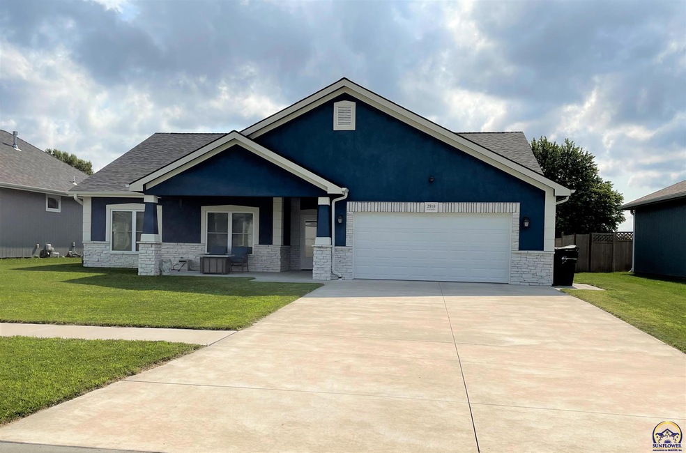 2918 SW Greenridge St, Topeka, KS 66614 - photo 1