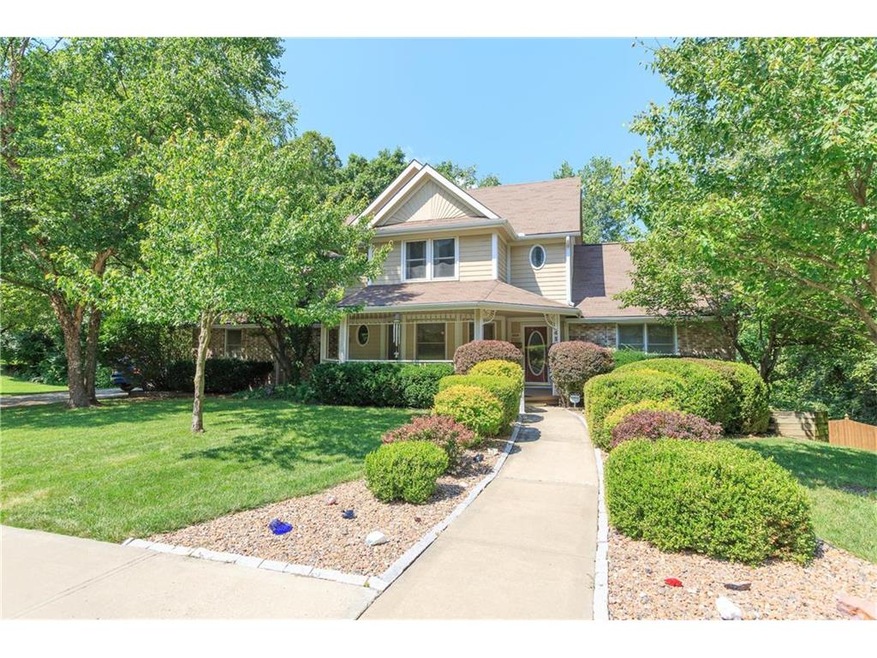 BEAUTIFUL VICTORIAN HOME WITH COVERED FRONT PROCH!