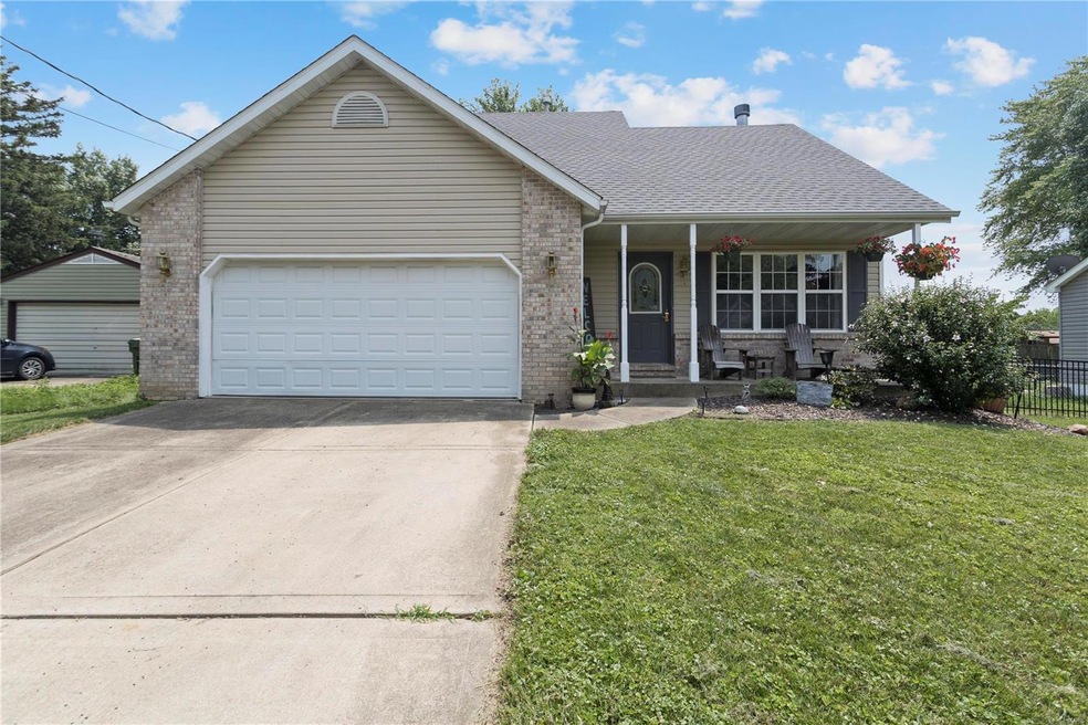 207 W Zupan St, Maryville, IL 62062 - photo 1