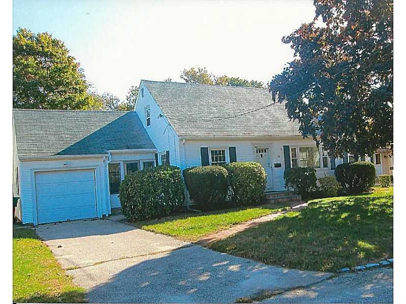 92 Kiwanee Rd, Warwick, RI 02888 - photo 1