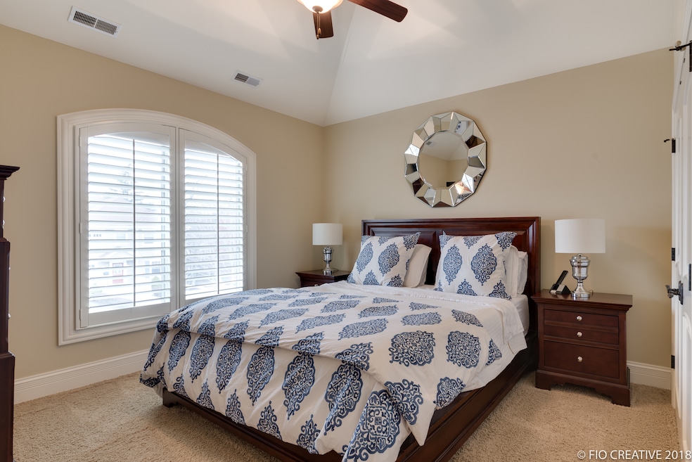 247 N Indiana St, Elmhurst, IL 60126 - photo 1