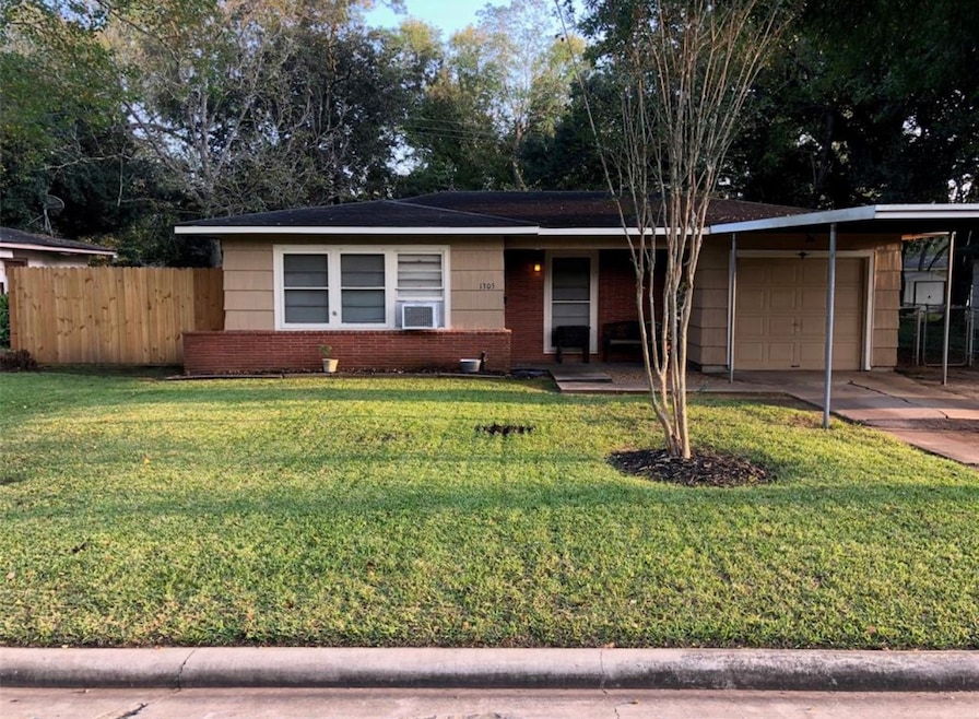 1305 Elm St, Richmond, TX 77469 - photo 1