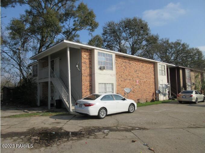 222 Marigny