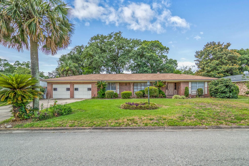 976 Parkridge Cir E, Jacksonville, FL 32211 - photo 1