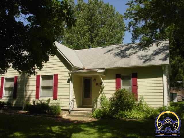 815 Delaware St, Oskaloosa, KS 66066 - photo 1