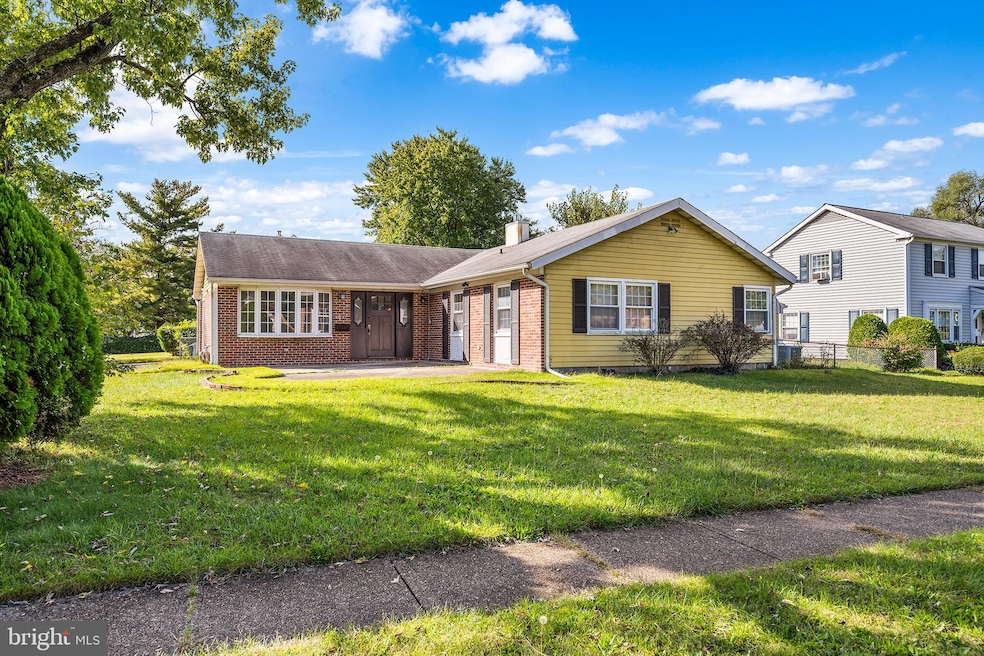 127 Brooklawn Dr, Willingboro, NJ 08046 - photo 1