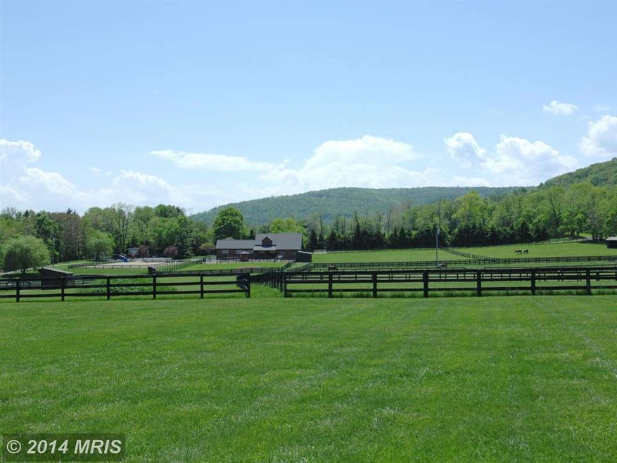 34361 Williams Gap Rd, Round Hill, VA 20141 - photo 1
