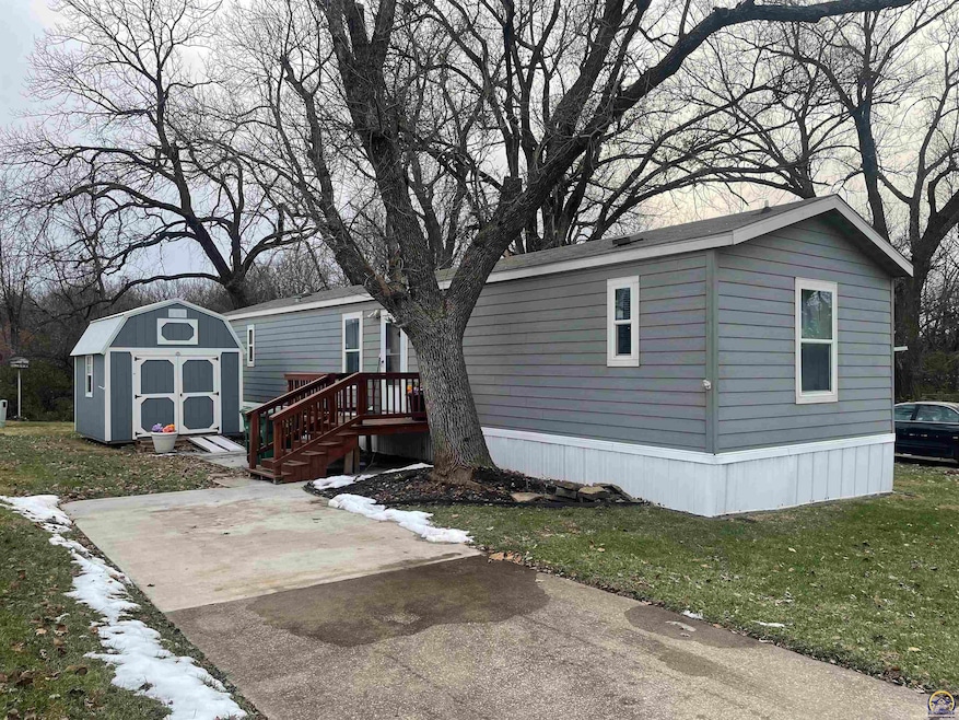 123 SE 46th Ct, Topeka, KS 66609 - photo 1