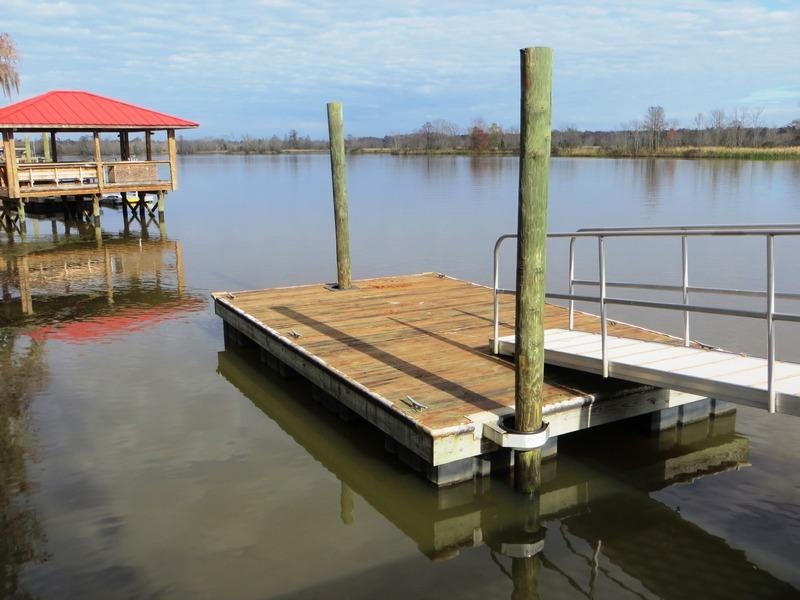 on Cooper River- 1520 Dennis Blvd