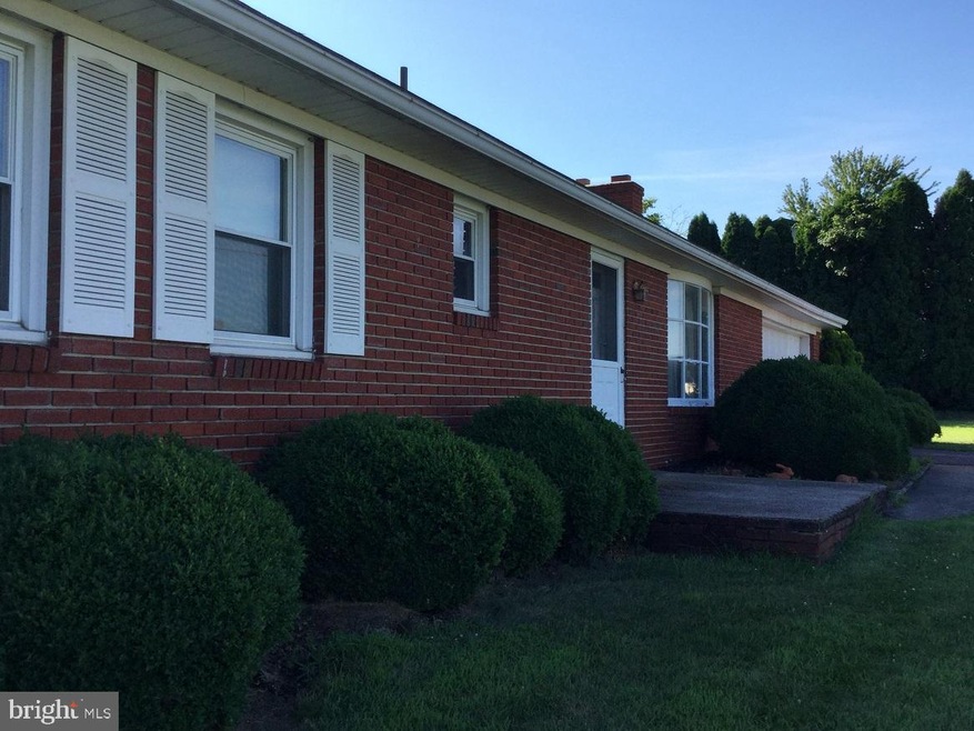 93 Hilltop Dr, Chambersburg, PA 17202 - photo 1