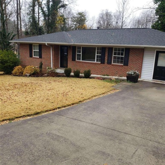 1709 Lakeview Cir, Gainesville, GA 30501 - photo 1