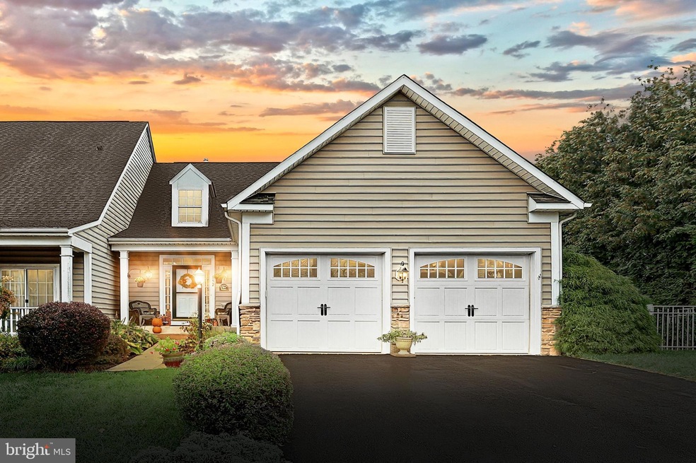 852 Cougar Pointe Cir unit 89, Seven Valleys, PA 17360 - photo 1