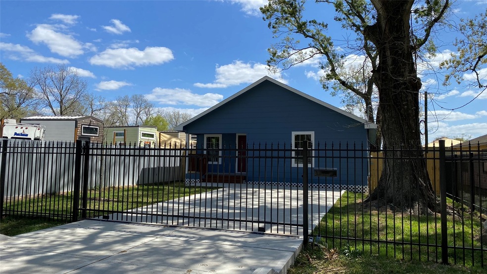 2005 De Soto St, Houston, TX 77091 - photo 1