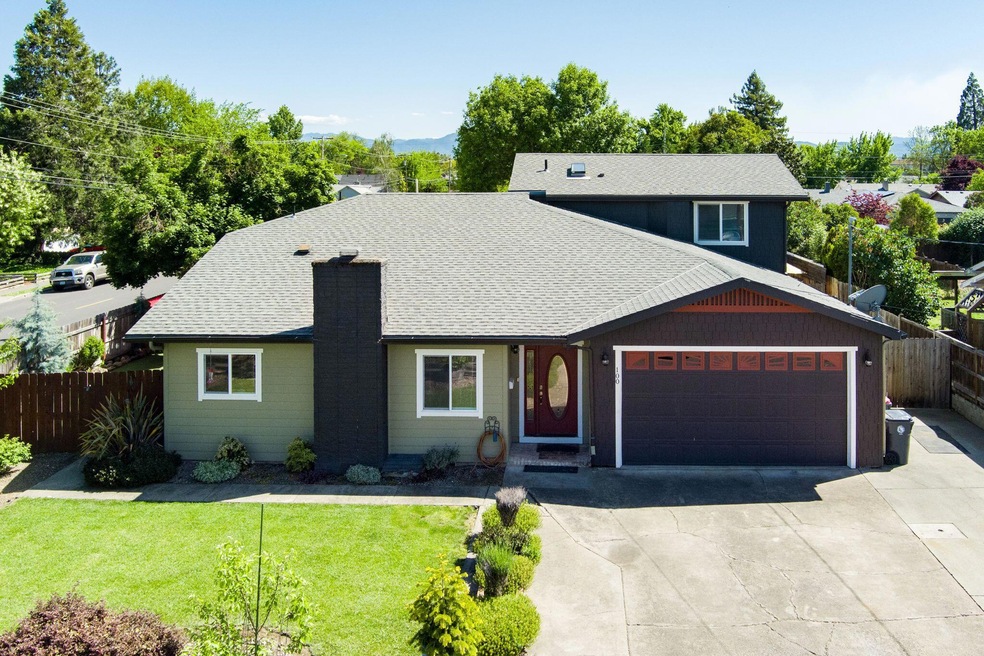 100 Princess Way, Central Point, OR 97502 - photo 1