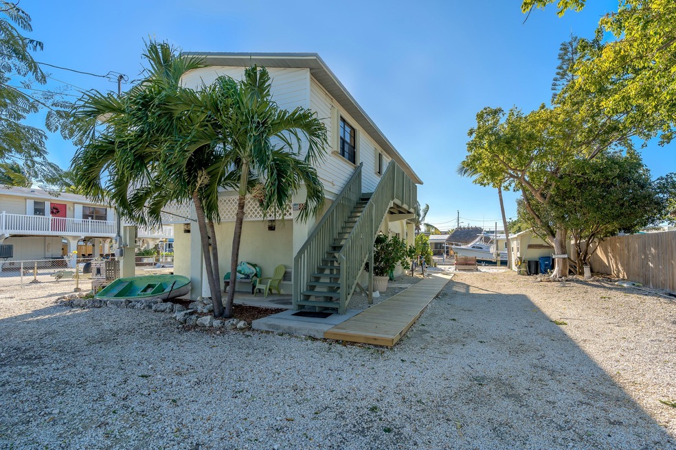 305 - 50th St.-20