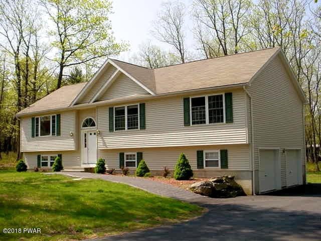 808 E Spur Ct, Hawley, PA 18428 - photo 1