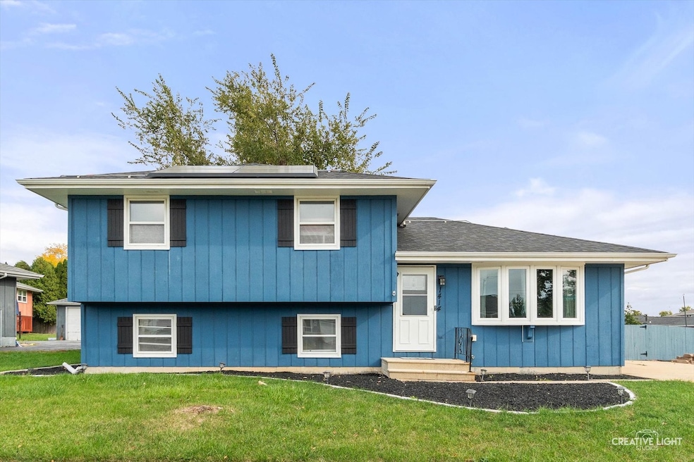 For Sale $319,900 • Co-Listing Agent