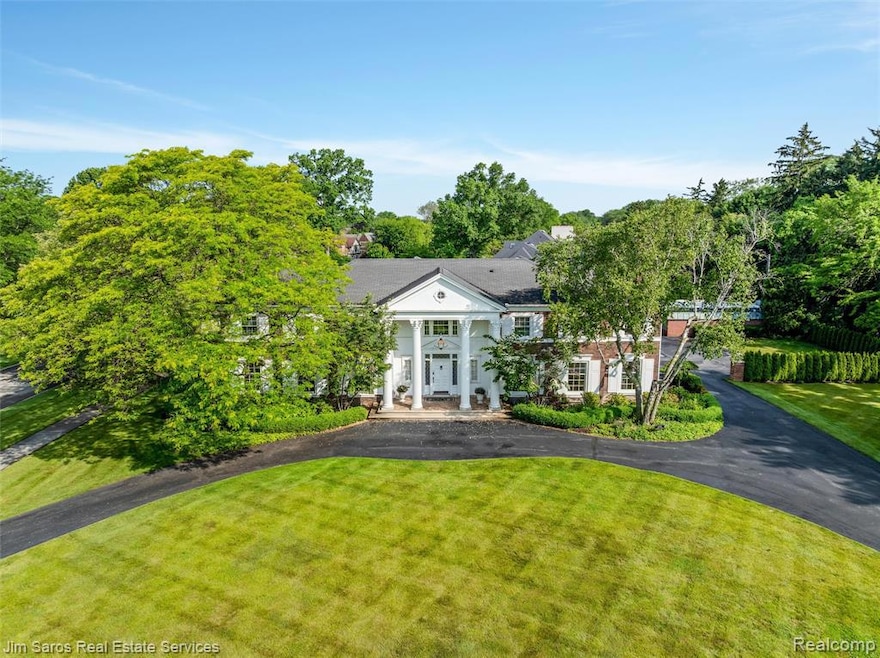 15701 Windmill Pointe Dr, Grosse Pointe Park, MI 48230 - photo 1