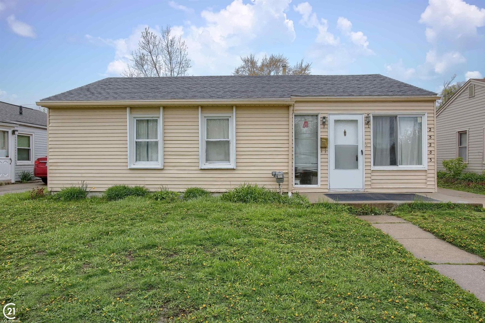 25203 Wiseman St, Roseville, MI 48066 - photo 1
