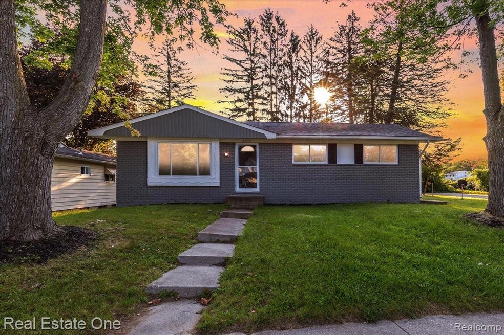 3825 Bayview Dr, Lansing, MI 48911 - photo 1