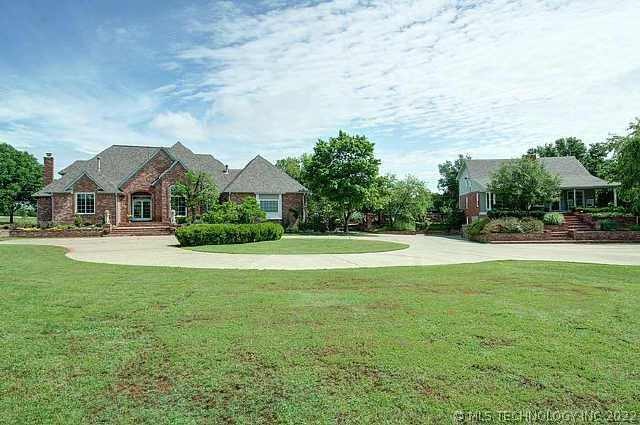 Stunning custom estate built by Roger Reid .There