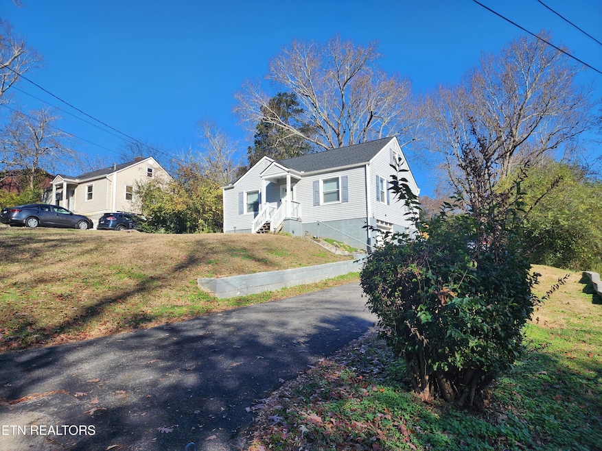 5724 Woodale Dr, Knoxville, TN 37912 - photo 1