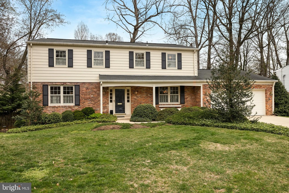 8811 Stonehaven Ct, Potomac, MD 20854 - photo 1