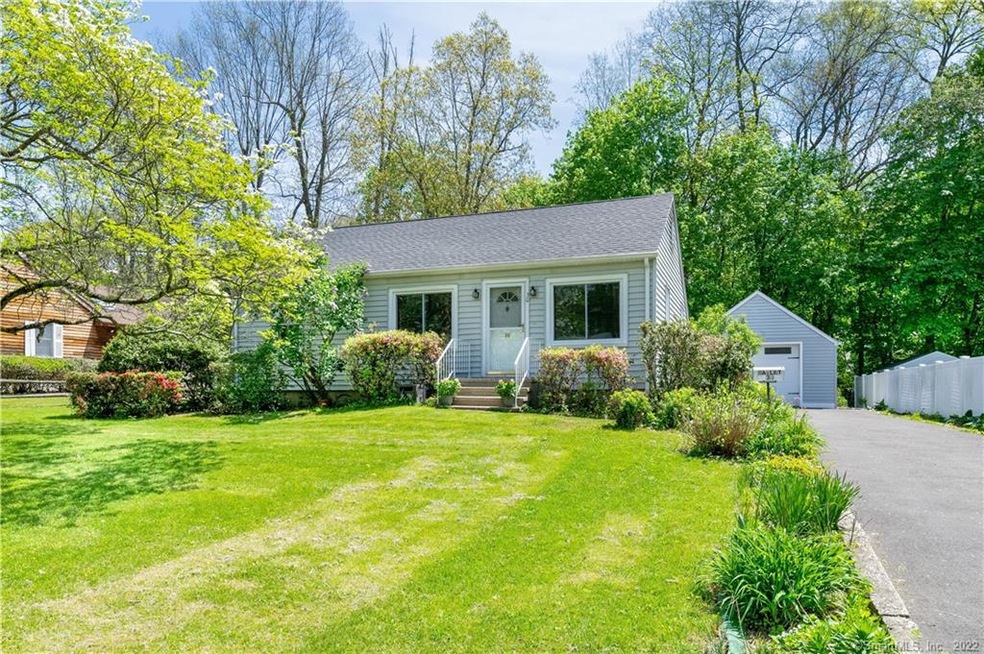 30 Meadowpark Ave E, Stamford, CT 06905 - photo 1