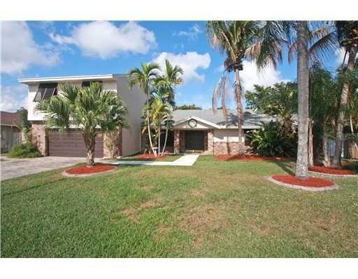 14761 Madison Place, Davie, FL 33325 - photo 1