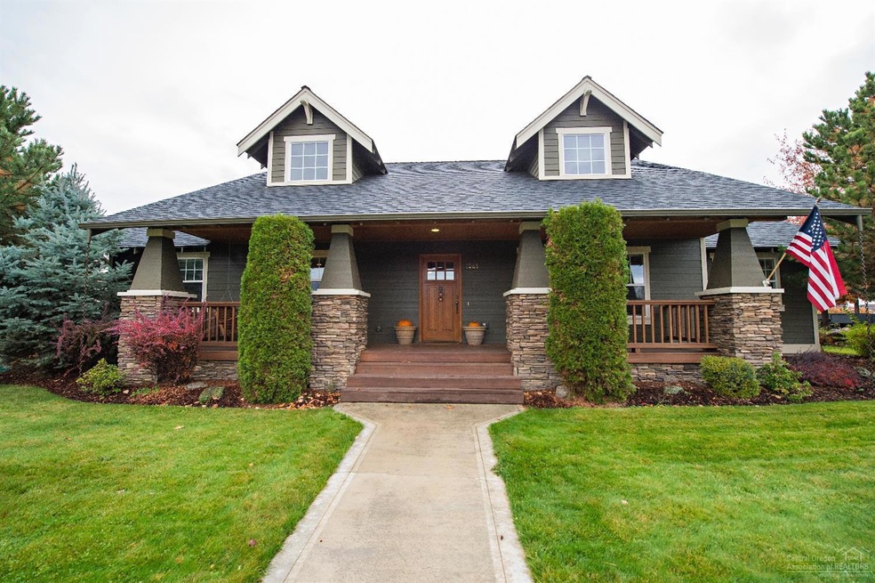 1065 NW Rimrock Dr, Redmond, OR 97756 - photo 1